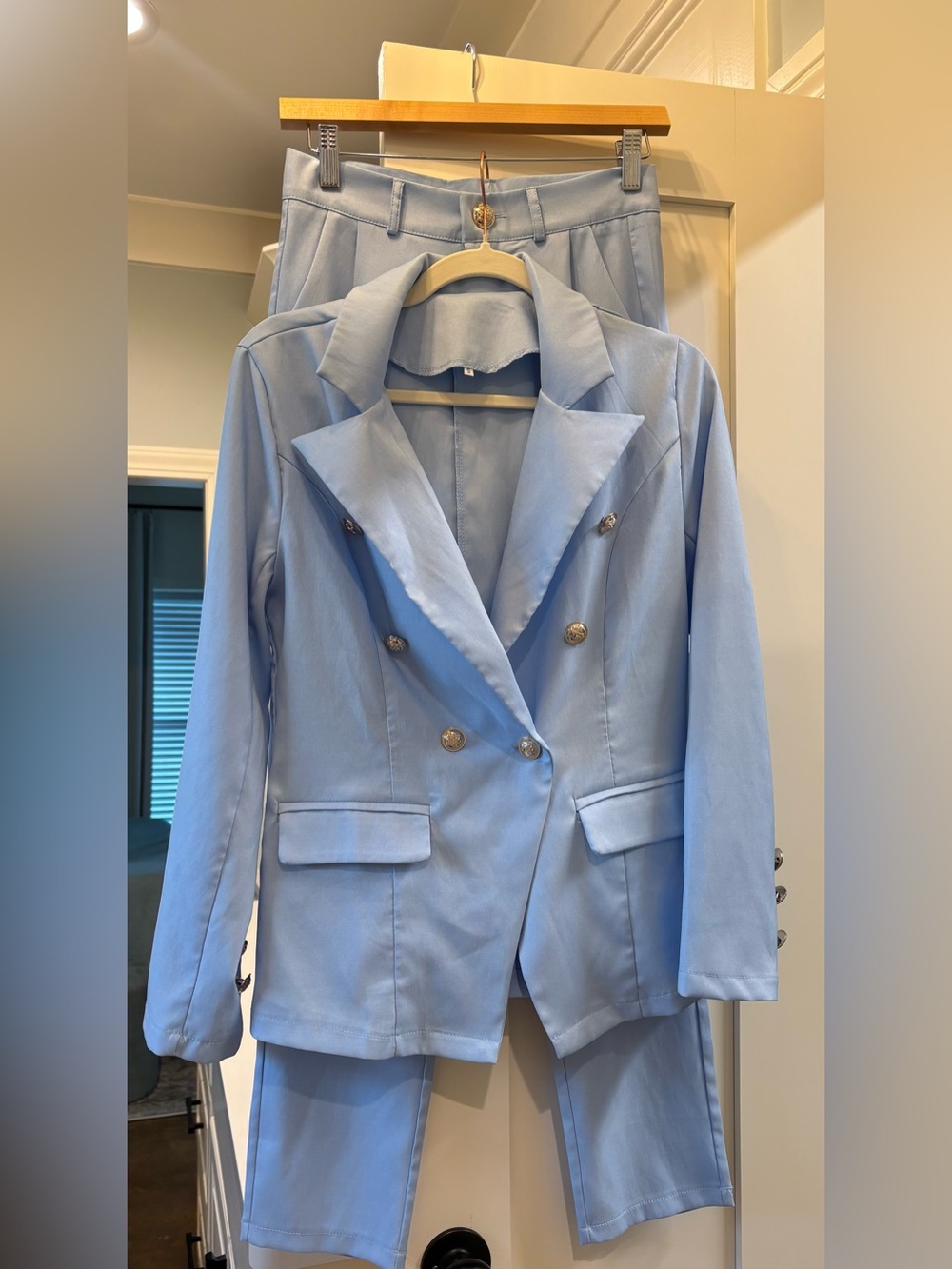 Light Blue Double-Breasted Blazer & Ankle Pants Suit Set – Size Small